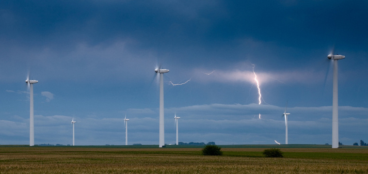 Lightning near turbines